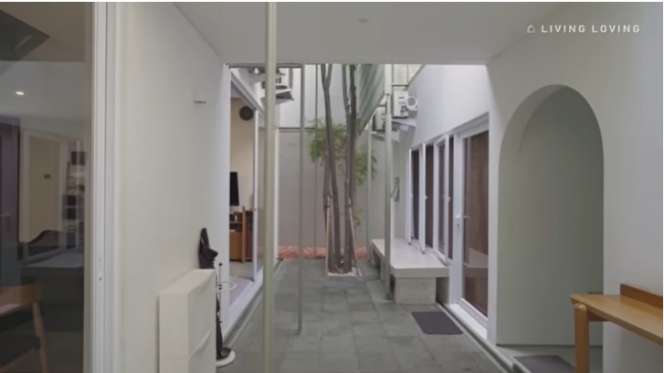 Potret Rumah Yi House yang Dibangun oleh Desain Grafis Asal Bandung, Vibes Huniannya Bak Sedang Liburan!