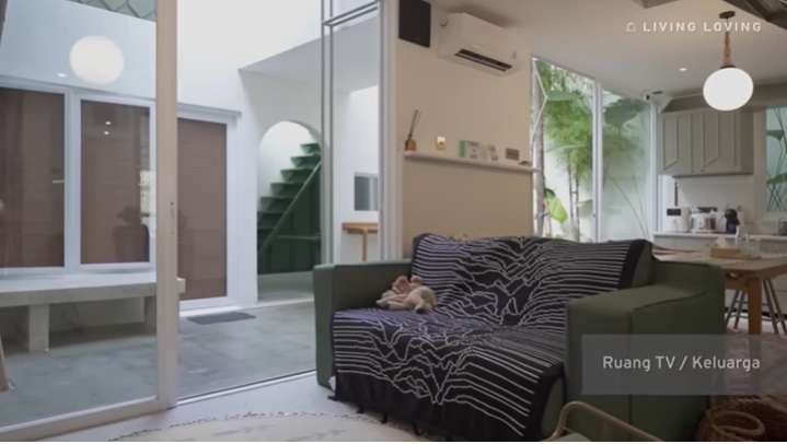 Potret Rumah Yi House yang Dibangun oleh Desain Grafis Asal Bandung, Vibes Huniannya Bak Sedang Liburan!