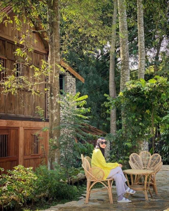 Potret Rumah Artis di Tengah Hutan yang Jarang Tersorot