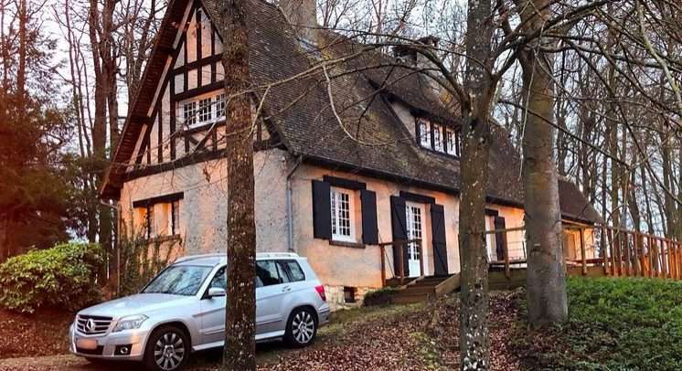 Potret Rumah Artis di Tengah Hutan yang Jarang Tersorot