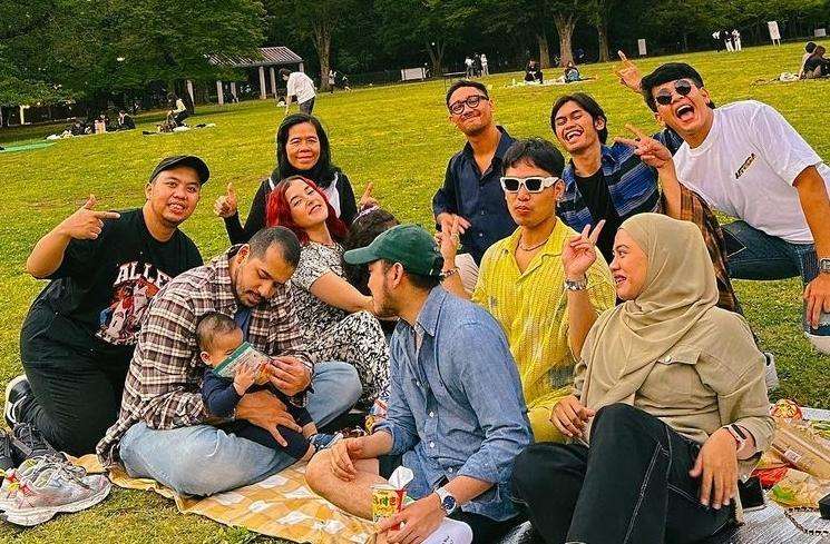 Potret Tasya Farasya Ajak Karyawan Liburan ke Jepang Sambil Dibelanjain, Apa Kabar Tasyi Athasyia?