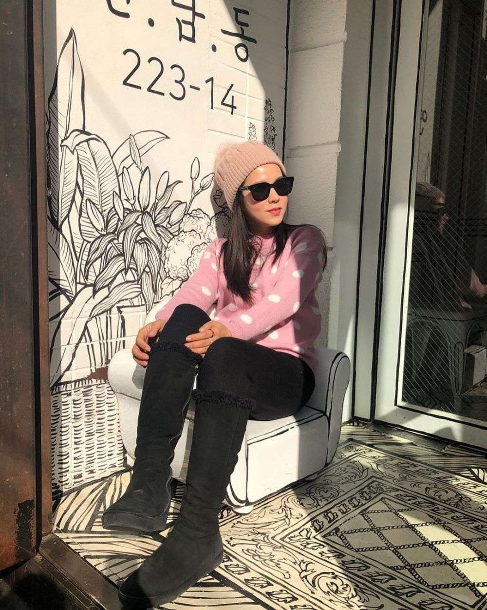 Adu Gaya Istri Artis dari Kalangan Non Seleb Saat Liburan Ke Luar Negeri