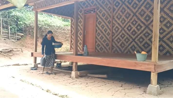 Potret Rumah Suku Baduy Luar yang Terbuat Dari Anyaman Bambu, Ternyata di Dalamnya Masih Terapkan....