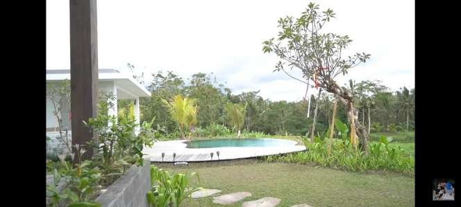 Potret Vila Mewah Milik Ayah Christian Sugiono di Bali, Meski Mepet Sawah Tapi Desainnya Super Modern!