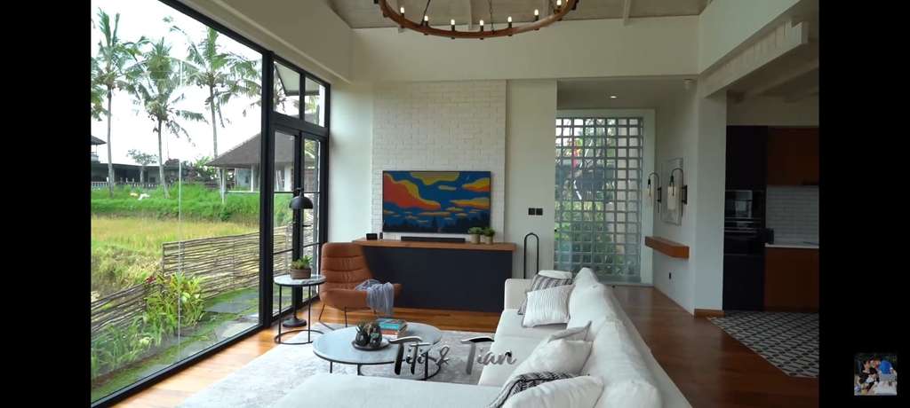 Potret Vila Mewah Milik Ayah Christian Sugiono di Bali, Meski Mepet Sawah Tapi Desainnya Super Modern!