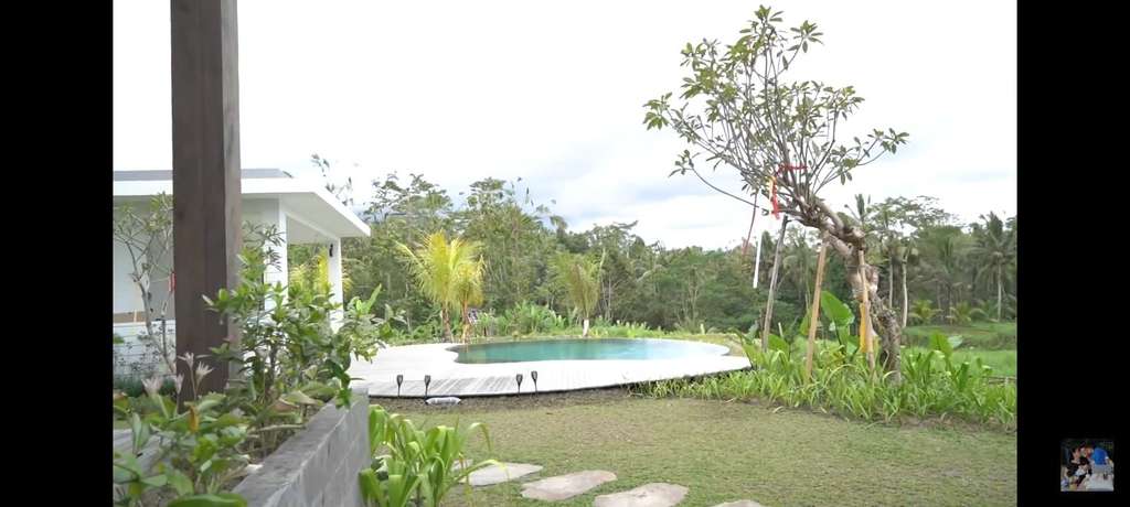 Potret Vila Mewah Milik Ayah Christian Sugiono di Bali, Meski Mepet Sawah Tapi Desainnya Super Modern!