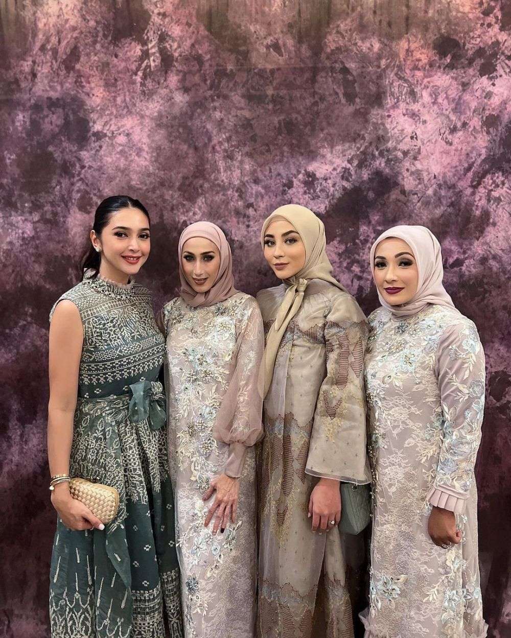 Potret Kebersamaan Margin dan Nabila Syakieb, Saudara Ipar Goals!