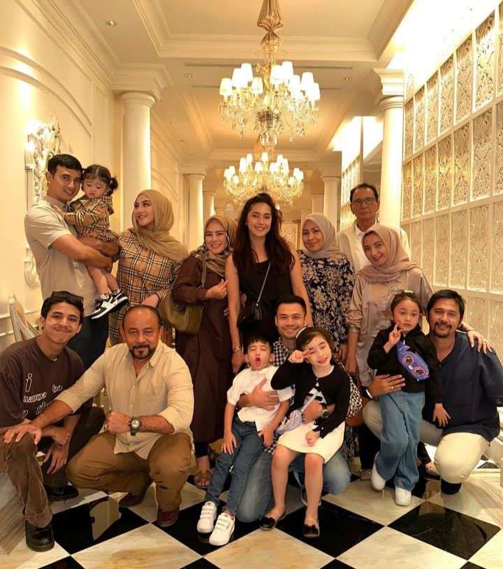 Potret Kebersamaan Margin dan Nabila Syakieb, Saudara Ipar Goals!