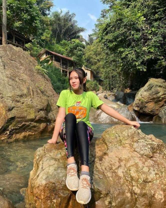 Potret Cantiknya Kirana Velovoice, Putri Andika Kangen Band yang Jarang Tersorot