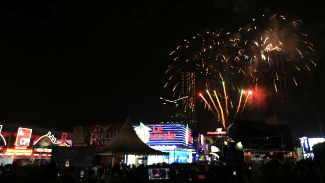 FOTO: Gaya Jokowi Ngopi di Jakarta Fair