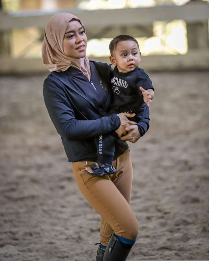 Potret Para Biduan Cantik Momong Anak, Tampil Polos Wajah Aslinya Bikin Melongo 