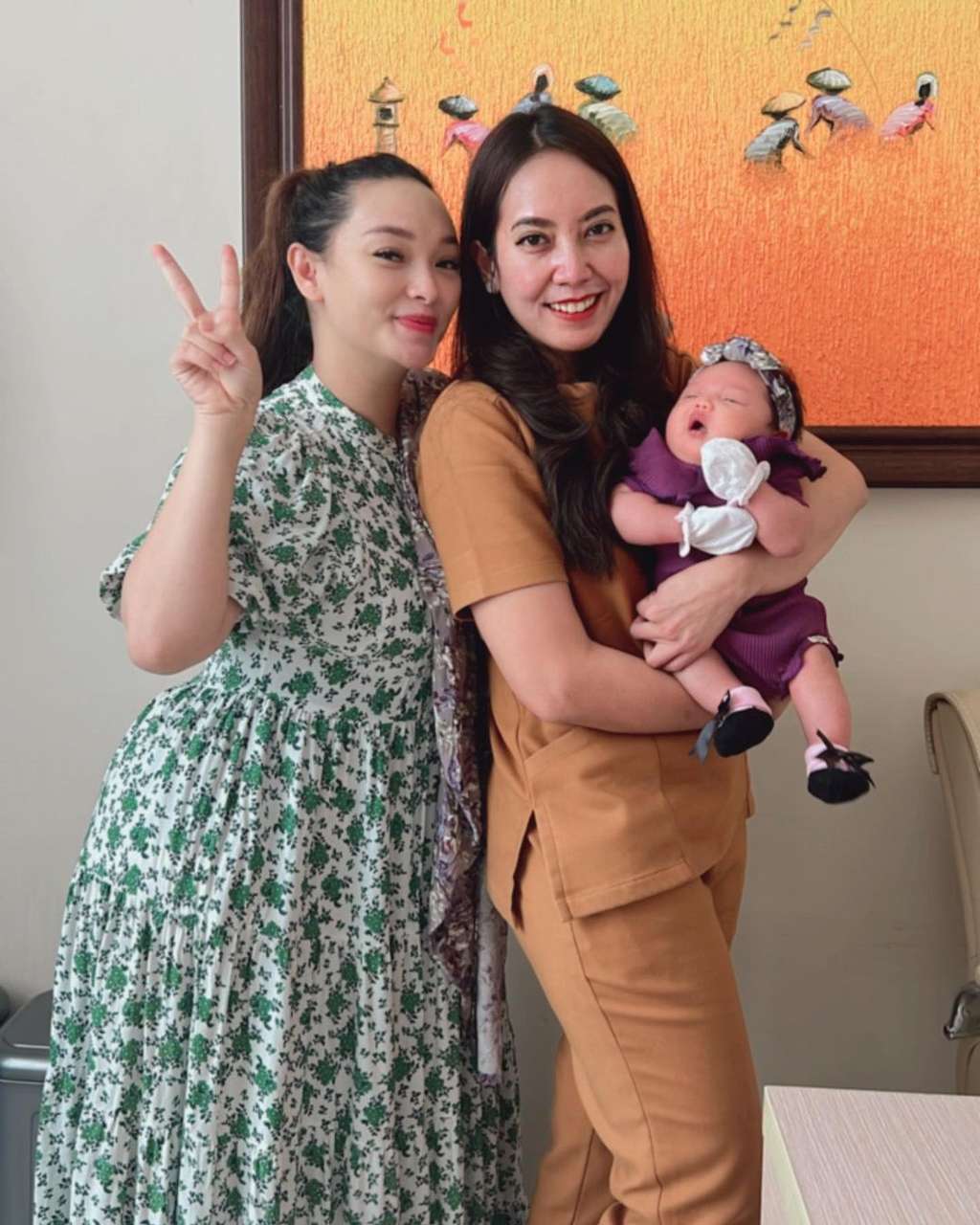 Potret Para Biduan Cantik Momong Anak, Tampil Polos Wajah Aslinya Bikin Melongo 