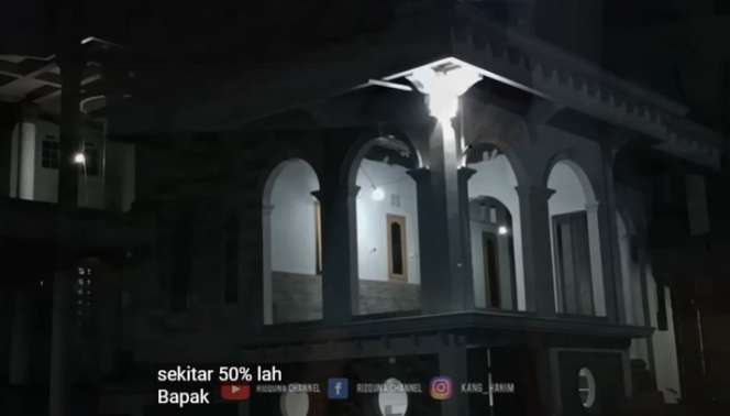 Viral Rumah Megah Bak Istana Rp5 Miliar di Tengah-Tengah Kuburan, Punya 12 Kamar & 7 Toilet, Ini 9 Potretnya