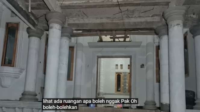 Viral Rumah Megah Bak Istana Rp5 Miliar di Tengah-Tengah Kuburan, Punya 12 Kamar & 7 Toilet, Ini 9 Potretnya