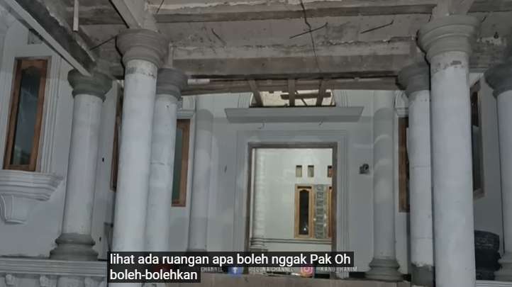 Viral Rumah Megah Bak Istana Rp5 Miliar di Tengah-Tengah Kuburan, Punya 12 Kamar & 7 Toilet, Ini 9 Potretnya