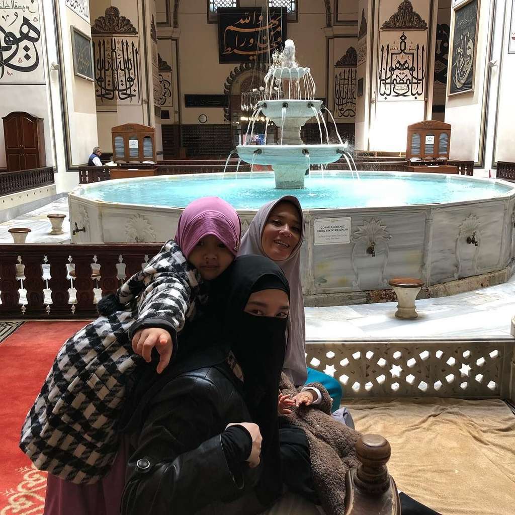 Potret Ibunda Inara Rusli, Mercy Lubis Nggak Kalah Tenar Sama Sang Anak, Rupanya Dulu Artis Terkenal!