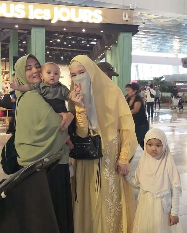 Potret Ibunda Inara Rusli, Mercy Lubis Nggak Kalah Tenar Sama Sang Anak, Rupanya Dulu Artis Terkenal!