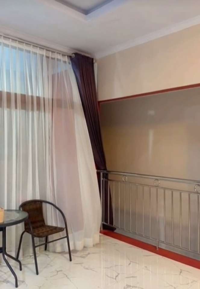 Potret Rumah Mewah Dekat Kuburan, Kerap Ketakutan Jika Ada yang Dimakamkan Tengah Malam!