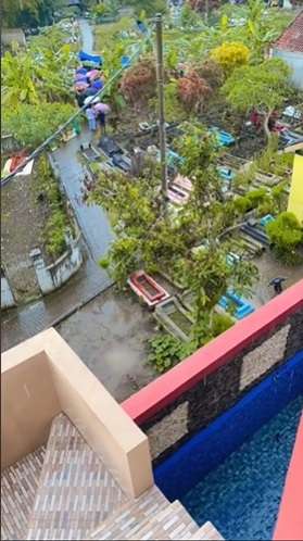 Potret Rumah Mewah Dekat Kuburan, Kerap Ketakutan Jika Ada yang Dimakamkan Tengah Malam!