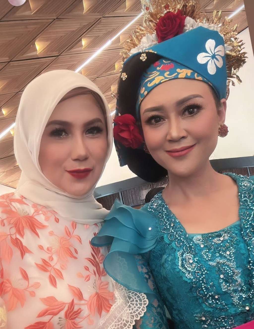 Potret Cantik Happy Djarot Berkebaya dalam Berbagai Acara