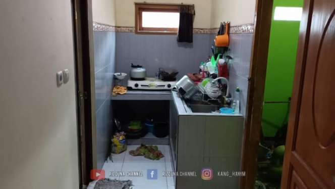 Viral Rumah Megah di Pinggir Sawah, Dikira Milik Pejabat Ternyata Penjual Siomay, Lihat Potretnya