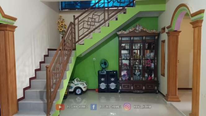 Viral Rumah Megah di Pinggir Sawah, Dikira Milik Pejabat Ternyata Penjual Siomay, Lihat Potretnya