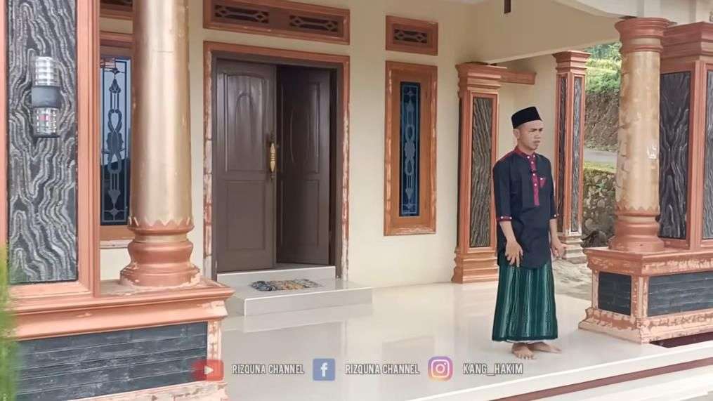 Viral Rumah Megah di Pinggir Sawah, Dikira Milik Pejabat Ternyata Penjual Siomay, Lihat Potretnya