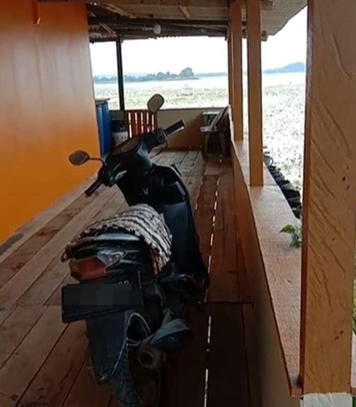 Potret Rumah Unik di Atas Air Laut, Tak Disangka Begini Penampakannya Saat Surut!