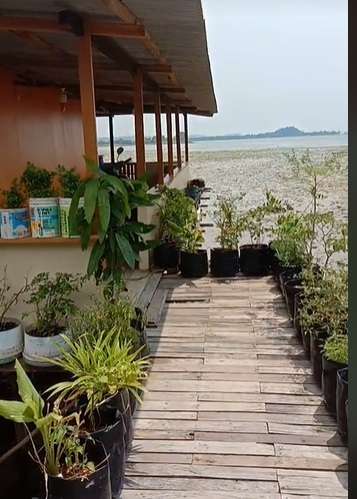 Potret Rumah Unik di Atas Air Laut, Tak Disangka Begini Penampakannya Saat Surut!