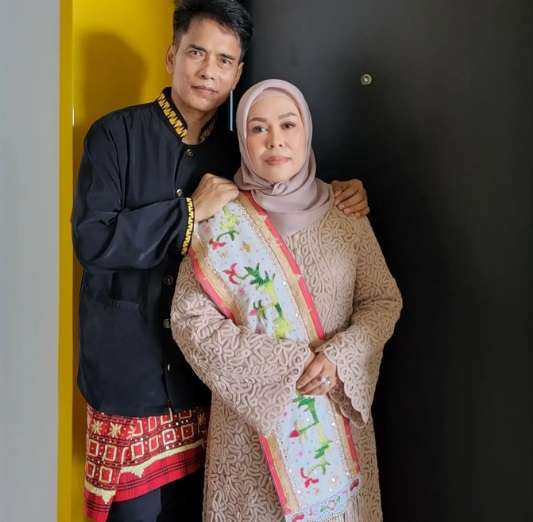 Tak Banyak yang Tahu, Ternyata Ayah Penyanyi Ternama Ini Pernah Jadi ART di Rumah Artis Senior, Kini Hidupnya Berubah Drastis!