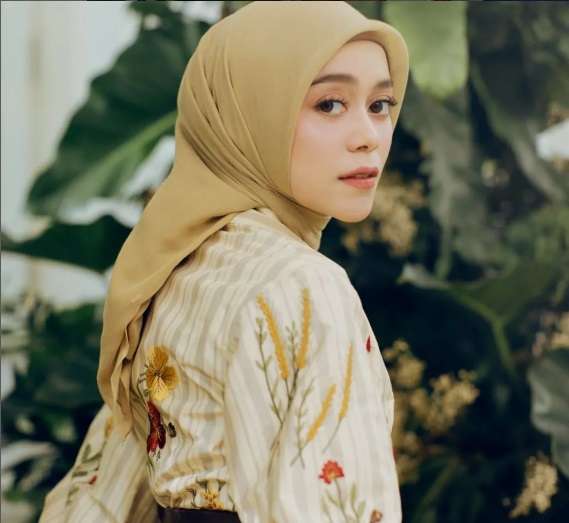 Tak Banyak yang Tahu, Ternyata Ayah Penyanyi Ternama Ini Pernah Jadi ART di Rumah Artis Senior, Kini Hidupnya Berubah Drastis!