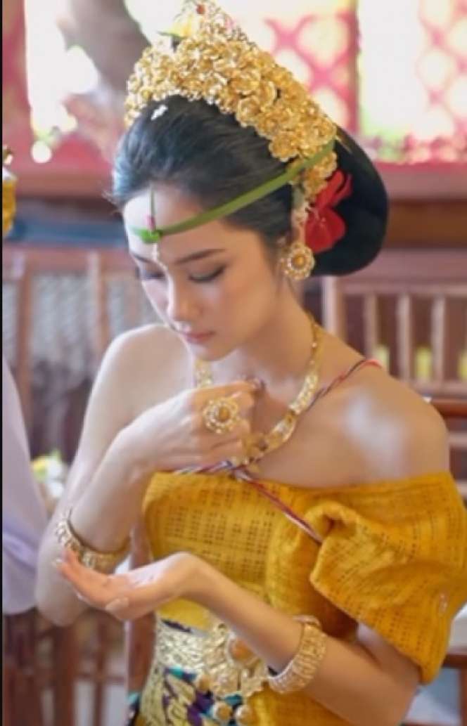 Potret Gadis Bali Saat Jalani Upacara Potong Gigi, Paras Cantiknya Bikin Salah Fokus!