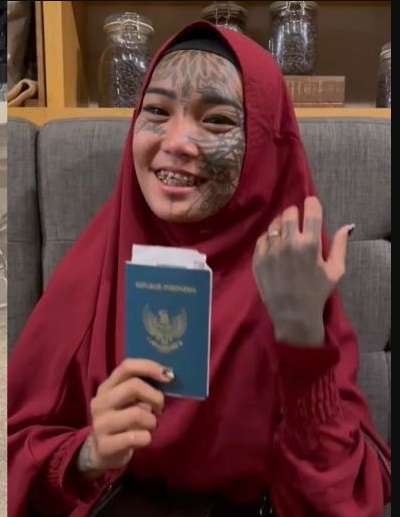 Kisah Hidup Wanita Punk yang Pilih Hijrah, Dulu Tubuhnya Penuh Tato Kini Penampilannya Berubah Drastis!