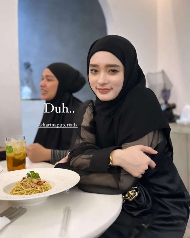 Potret Gaya Inara Rusli yang Dituding Pakai Busana Transparan