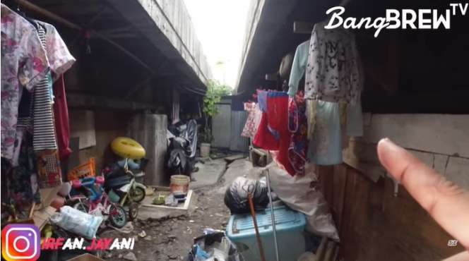 Potret Perkampungan di Bawah Kota Jakarta, Tak Disangka Seperti Ini Penampakannya…