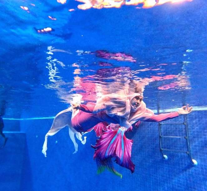 Potret Kakak Ria Ricis, dr. Shindy Cosplay Jadi Putri Duyung