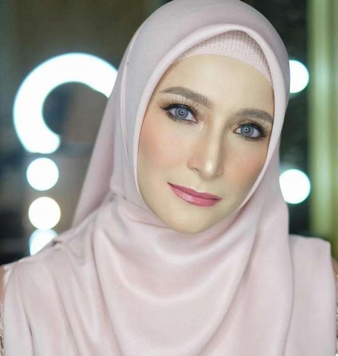 Wajah-wajah Bintang Film Dewasa yang Sekarang Hijrah