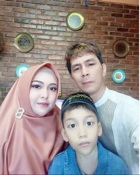 Tak Banyak yang Tahu, Istri Anggota Band Terkenal Era 2000-an Ini Ternyata Jadi Penjual Seblak!