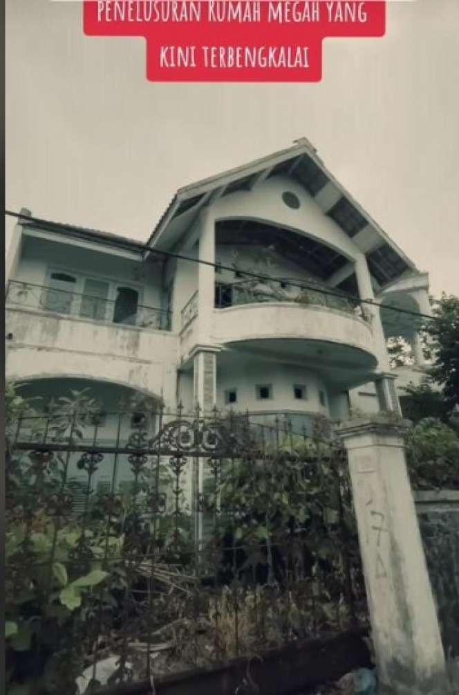 Rumah Mewah Terbengkalai Ini Diduga Milik Artis, Ada yang Lihat Penampakan Hantu Wanita di Dalamnya, Auto Merinding!