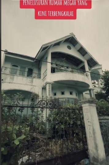 Rumah Mewah Terbengkalai Ini Diduga Milik Artis, Ada yang Lihat Penampakan Hantu Wanita di Dalamnya, Auto Merinding!