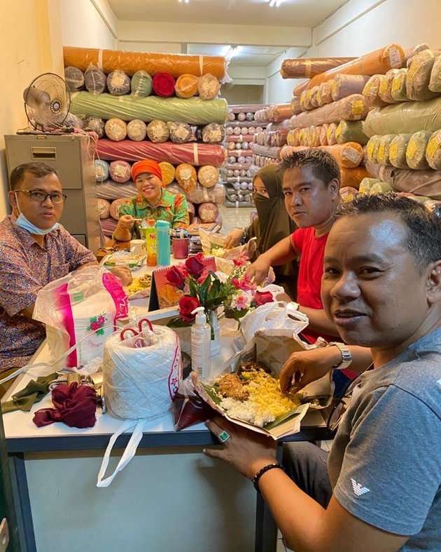 Potret Toko Tekstil yang Jadi 'Pabrik Duit' Haji Faisal