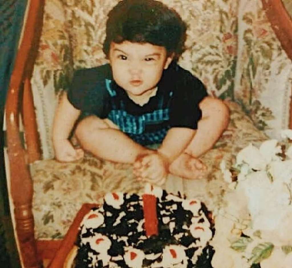 15 Foto Masa Kecil Artis Saat Rayakan Ultah, Ayu Ting Ting Usia 5 Tahun Udah Dandan Menor