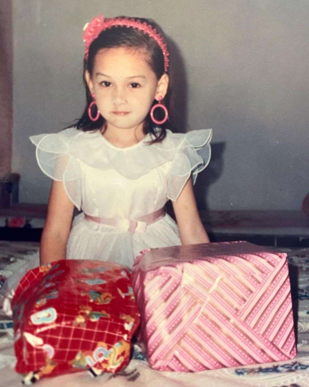 15 Foto Masa Kecil Artis Saat Rayakan Ultah, Ayu Ting Ting Usia 5 Tahun Udah Dandan Menor