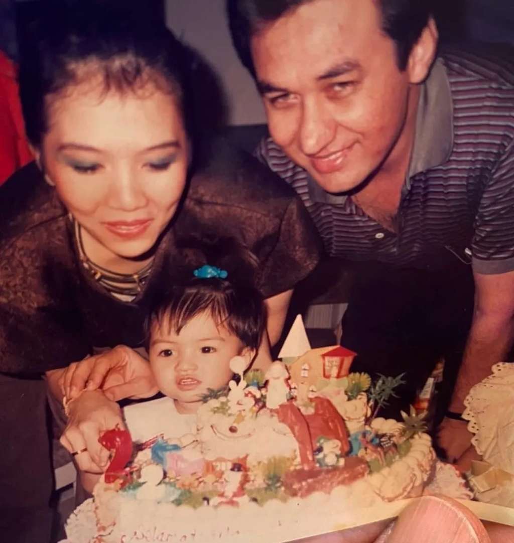 15 Foto Masa Kecil Artis Saat Rayakan Ultah, Ayu Ting Ting Usia 5 Tahun Udah Dandan Menor