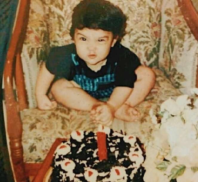 15 Foto Masa Kecil Artis Saat Rayakan Ultah, Ayu Ting Ting Usia 5 Tahun Udah Dandan Menor