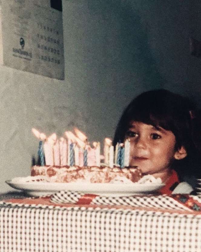 15 Foto Masa Kecil Artis Saat Rayakan Ultah, Ayu Ting Ting Usia 5 Tahun Udah Dandan Menor