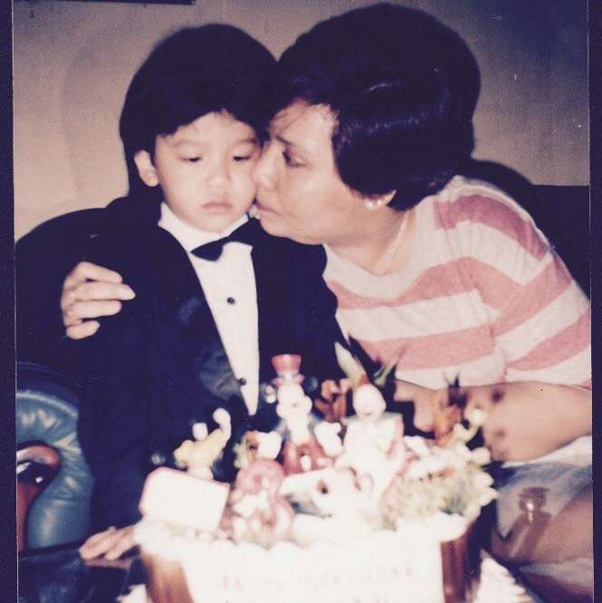 15 Foto Masa Kecil Artis Saat Rayakan Ultah, Ayu Ting Ting Usia 5 Tahun Udah Dandan Menor