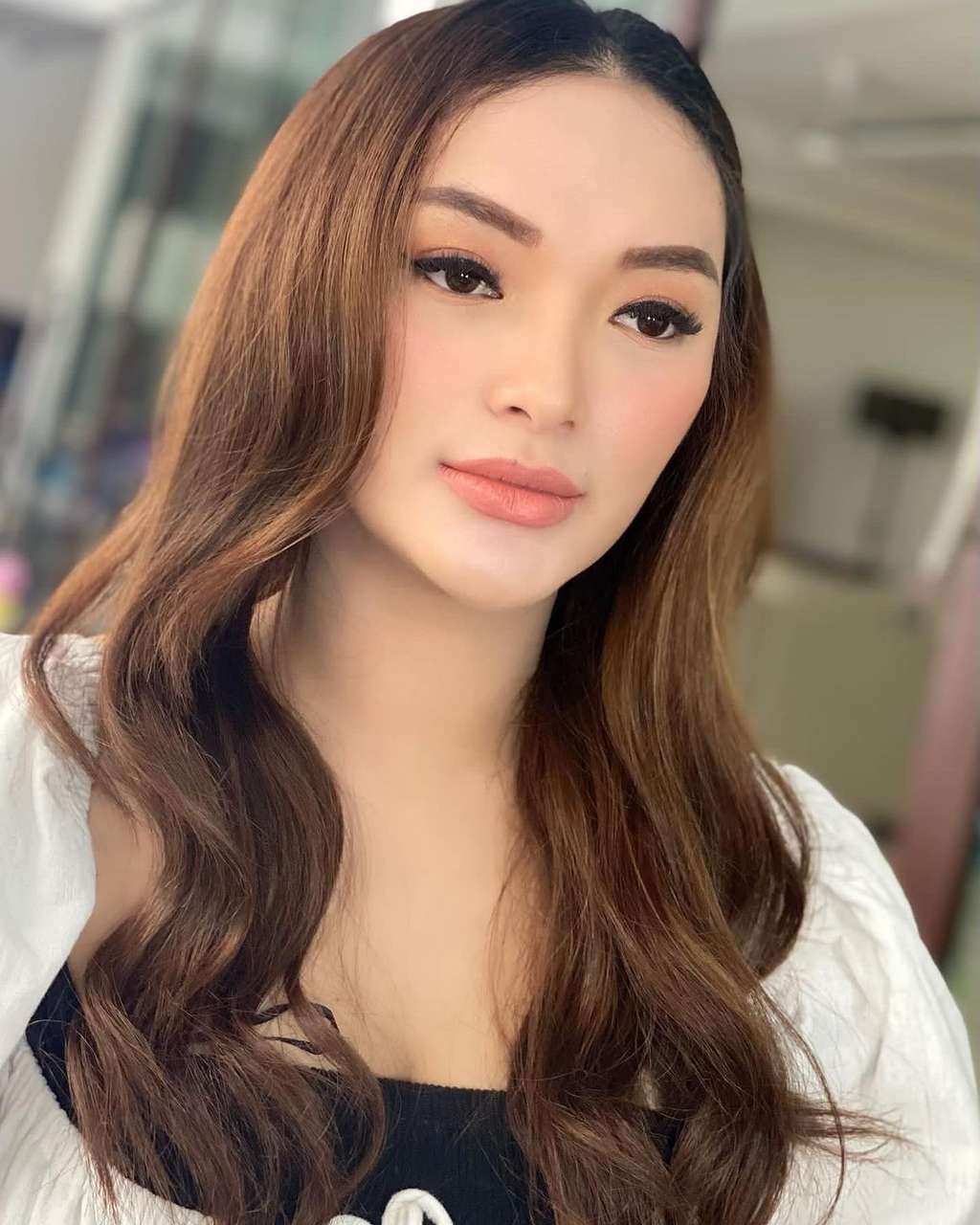 Dulu Tinggal di Rumah Beralas Tanah, Kini Hidup Artis Cantik Ini Berubah Drastis, Suaminya Bukan Orang Sembarangan!