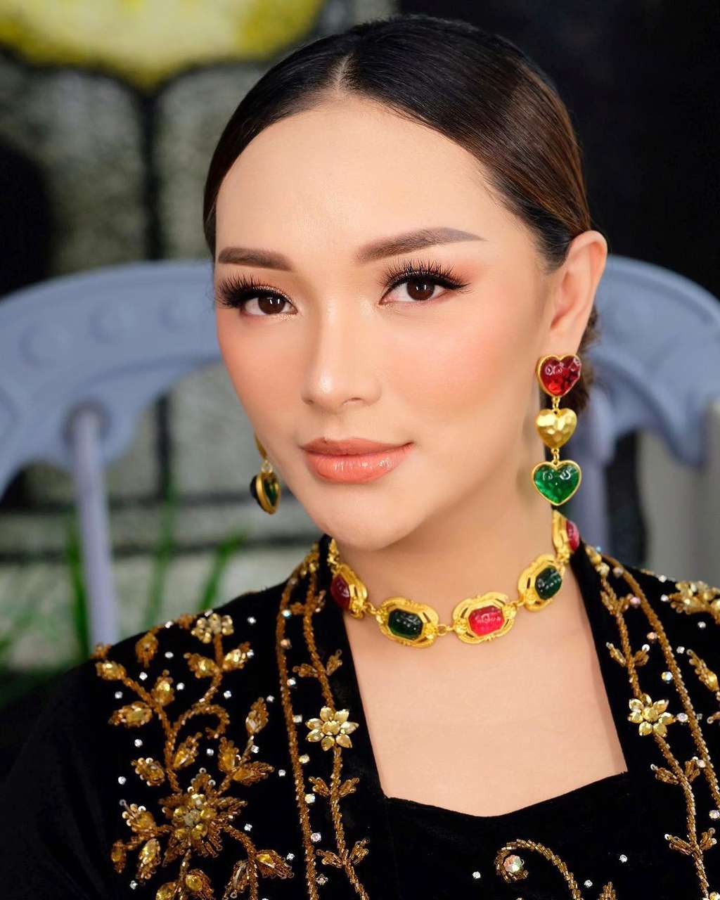Dulu Tinggal di Rumah Beralas Tanah, Kini Hidup Artis Cantik Ini Berubah Drastis, Suaminya Bukan Orang Sembarangan!