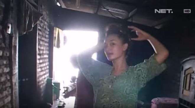 Dulu Tinggal di Rumah Beralas Tanah, Kini Hidup Artis Cantik Ini Berubah Drastis, Suaminya Bukan Orang Sembarangan!
